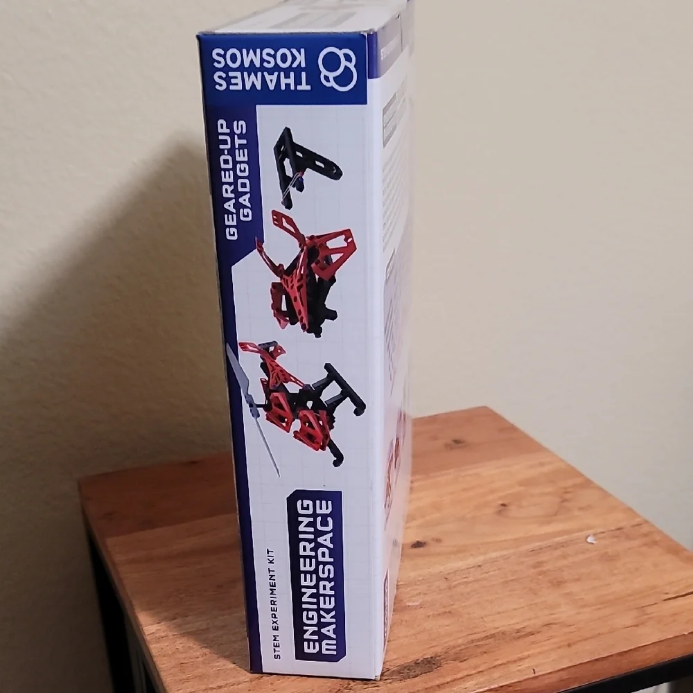 Engineering Mavericks Geared-Up Gadgets Building Set - Red and Black color